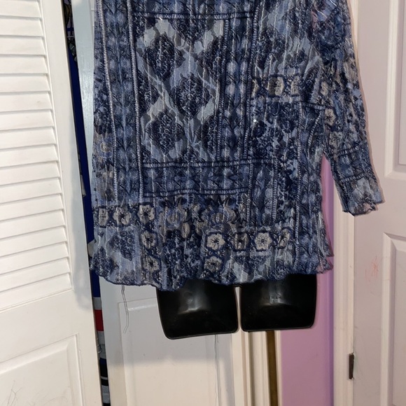 Blue/Gray Lace Blouse w/Built in Cami- Size 1X - Picture 6 of 12